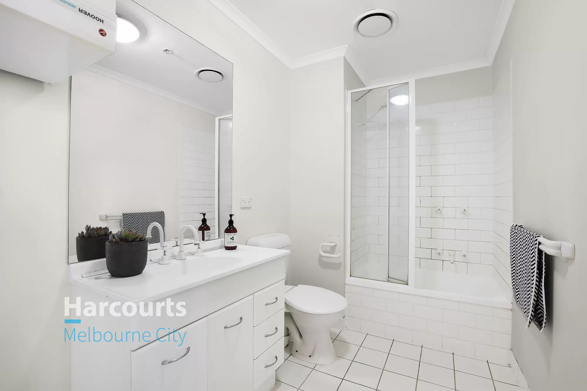 142/79 Whiteman Street, Southbank Leased by Harcourts Melbourne City - image 5