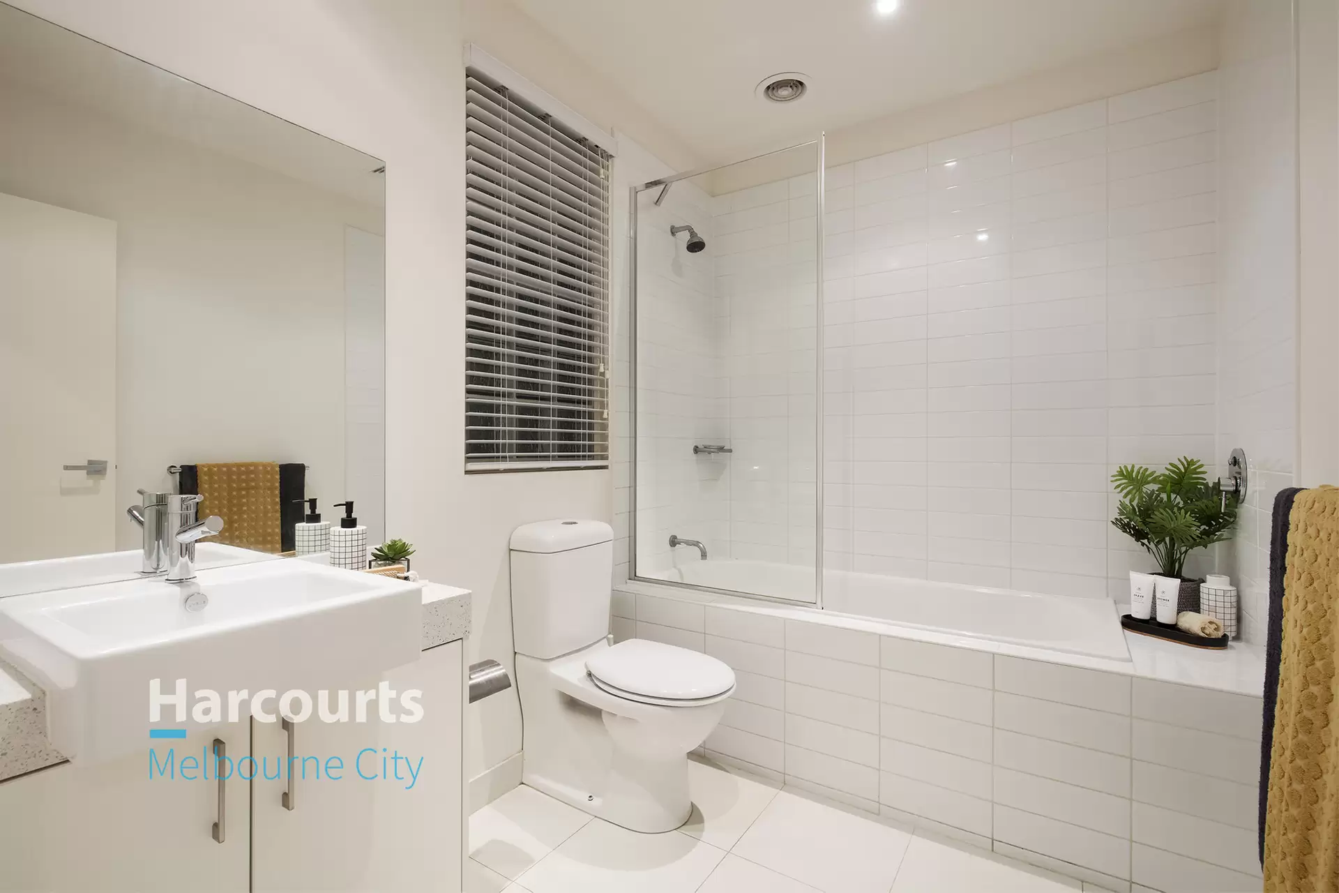 4/208 Albion Street, Brunswick Sold by Harcourts Melbourne City - image 1