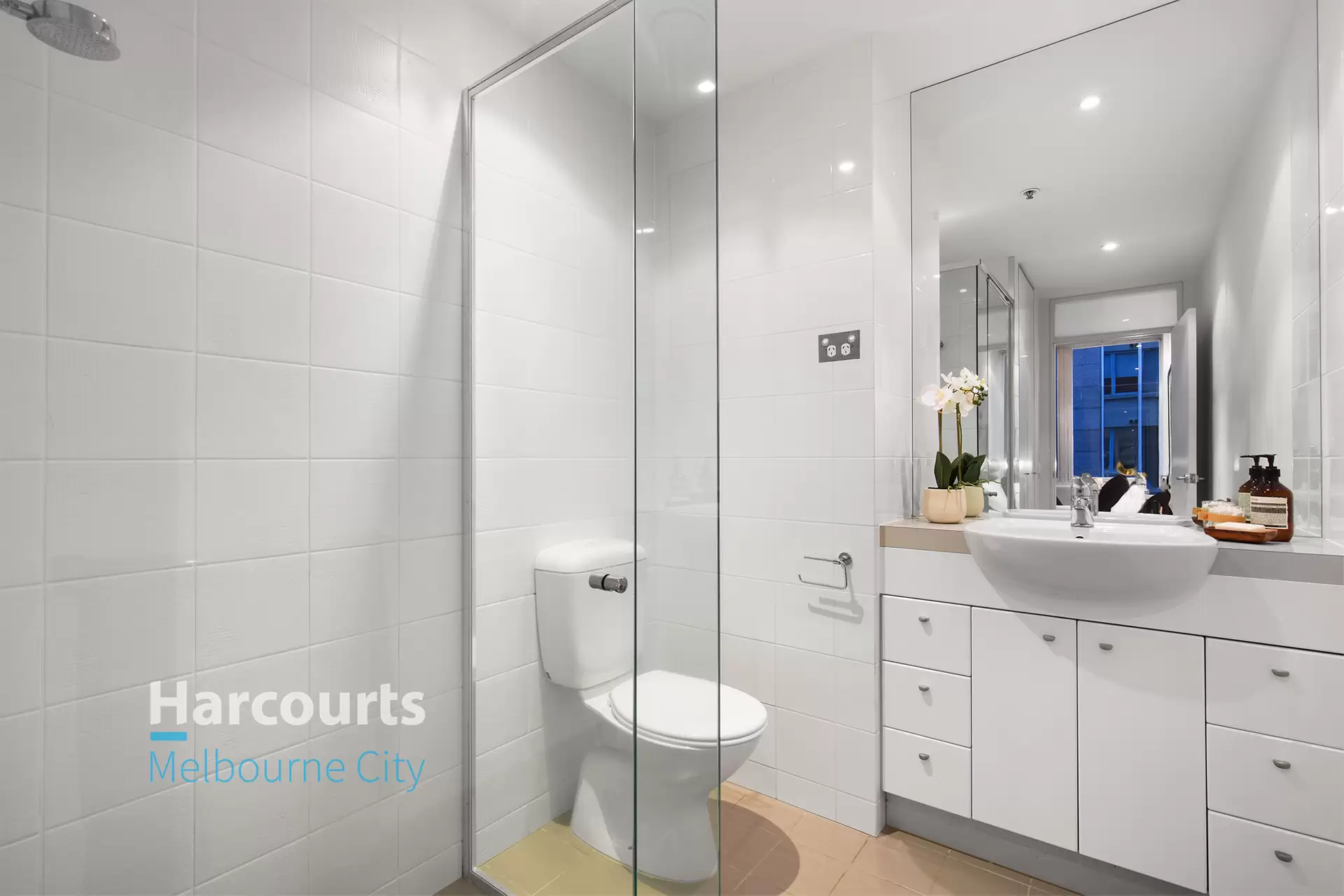 513/422 Collins Street, Melbourne Sold by Harcourts Melbourne City - image 1