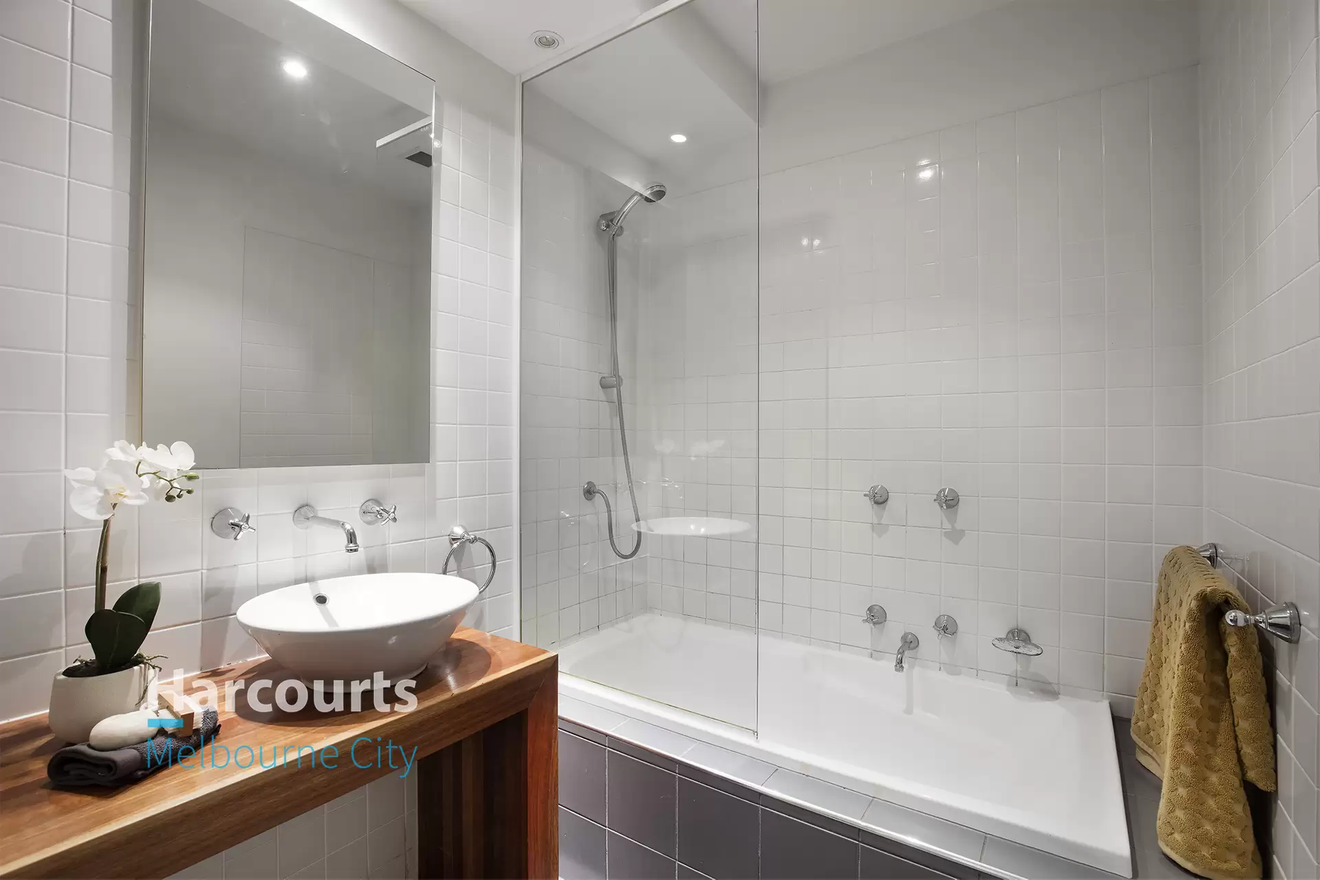905/166 Wellington Parade, East Melbourne Sold by Harcourts Melbourne City - image 1