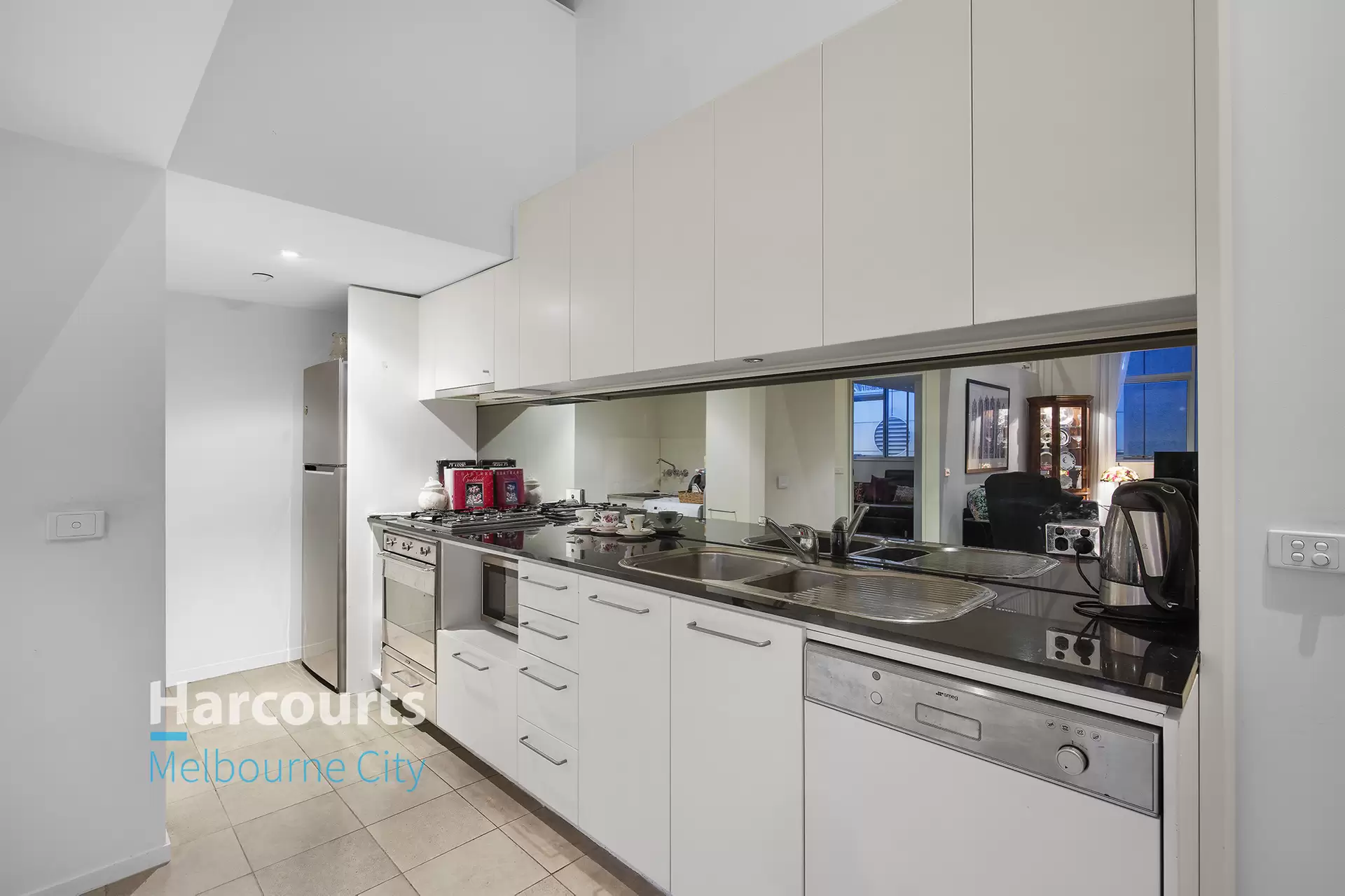 303/118 Russell Street, Melbourne Sold by Harcourts Melbourne City - image 1