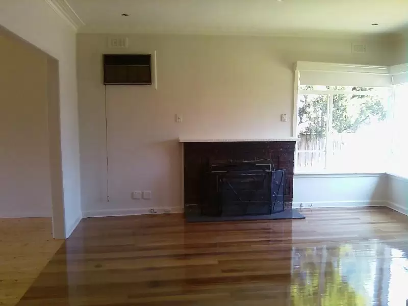 16 Millawa Avenue, St Albans Leased by Harcourts Melbourne City - image 1