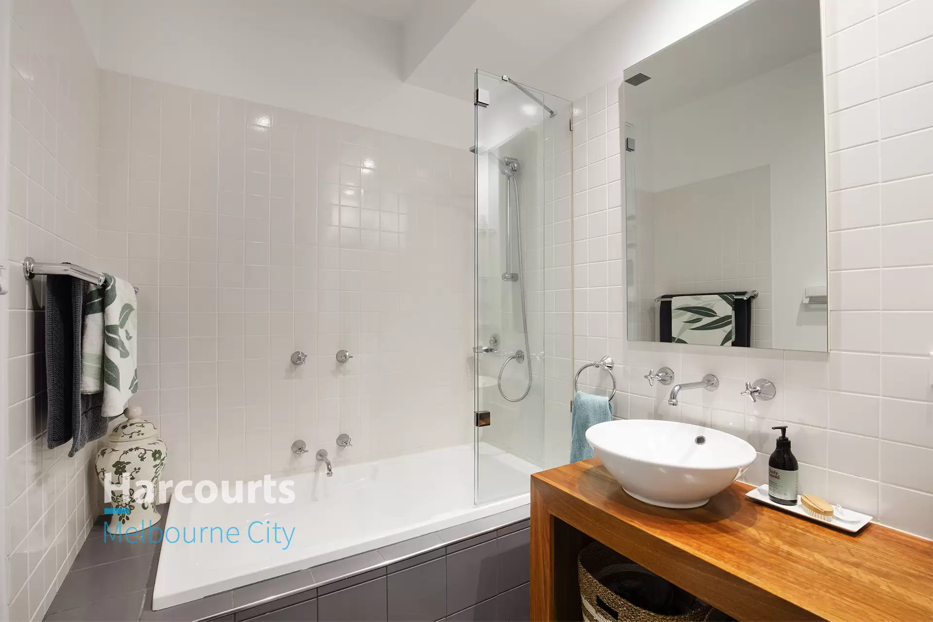 1104/166 Wellington Parade, East Melbourne Sold by Harcourts Melbourne City - image 1
