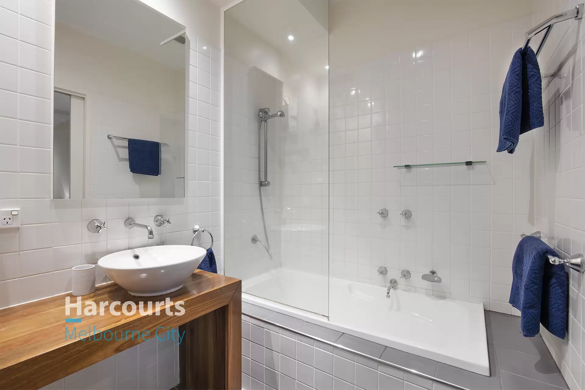 706/166 Wellington Parade, East Melbourne Sold by Harcourts Melbourne City - image 1