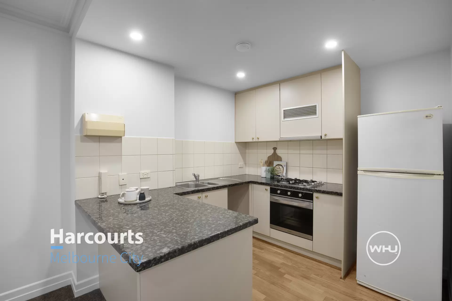 17/131 La Trobe Street, Melbourne Sold by Harcourts Melbourne City - image 1