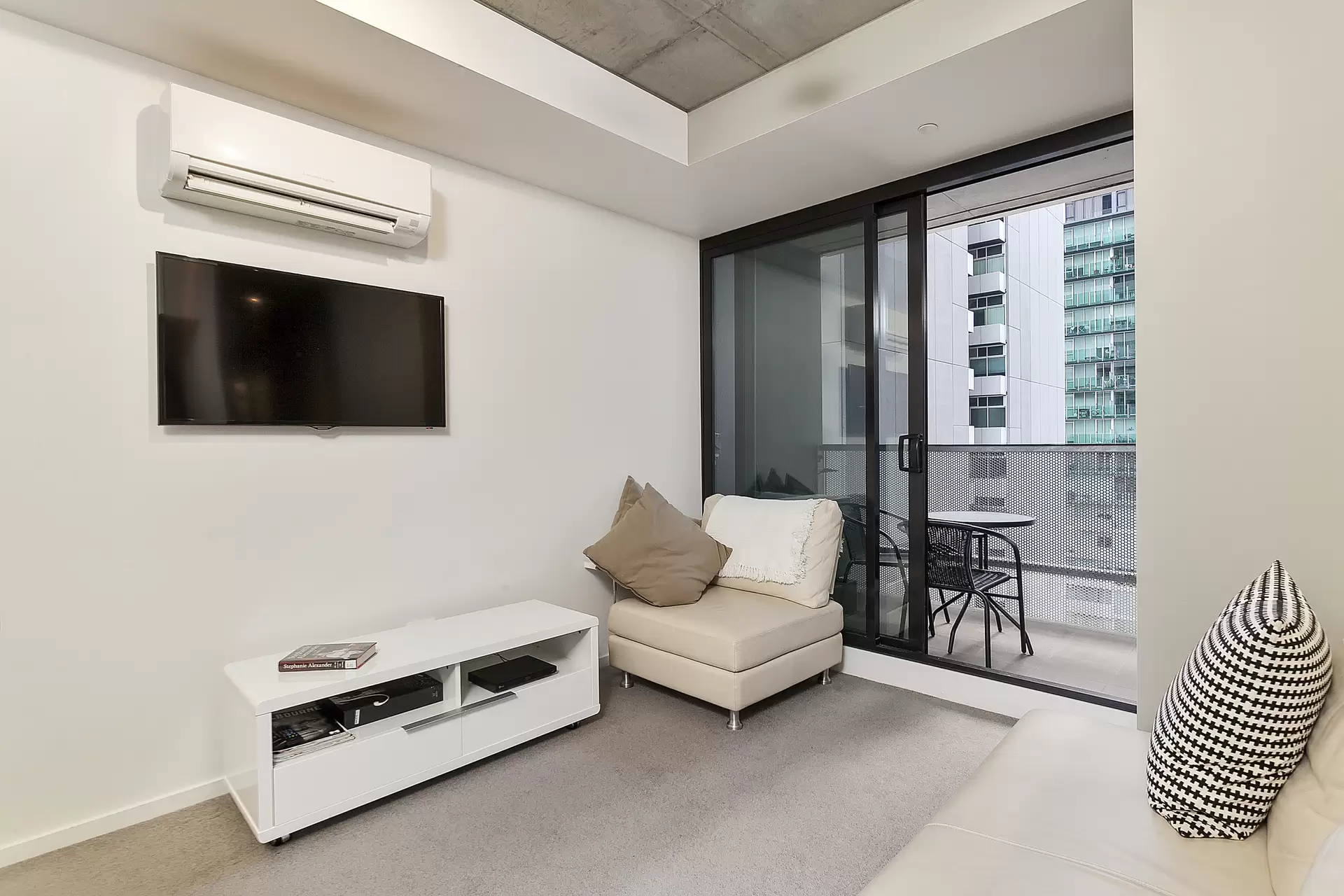 620/17 Singers Lane, Melbourne Leased by Harcourts Melbourne City - image 1