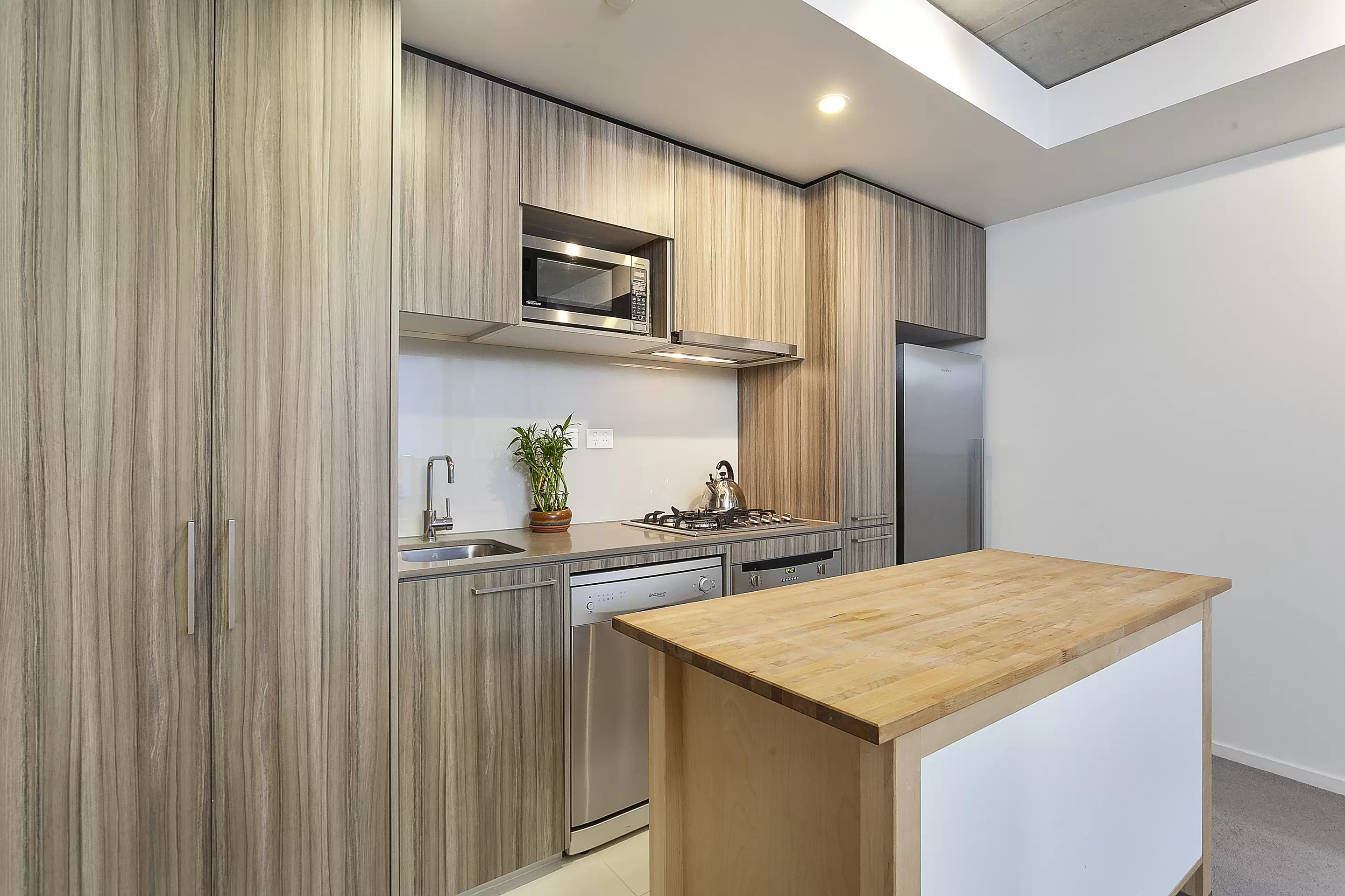 620/17 Singers Lane, Melbourne Leased by Harcourts Melbourne City - image 2