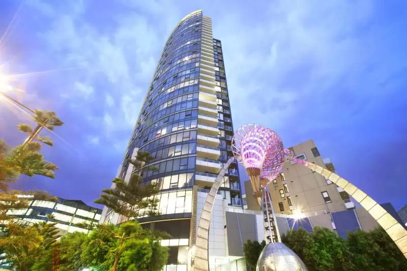 911/100 Harbour Esplanade, Docklands Leased by Harcourts Melbourne City - image 2