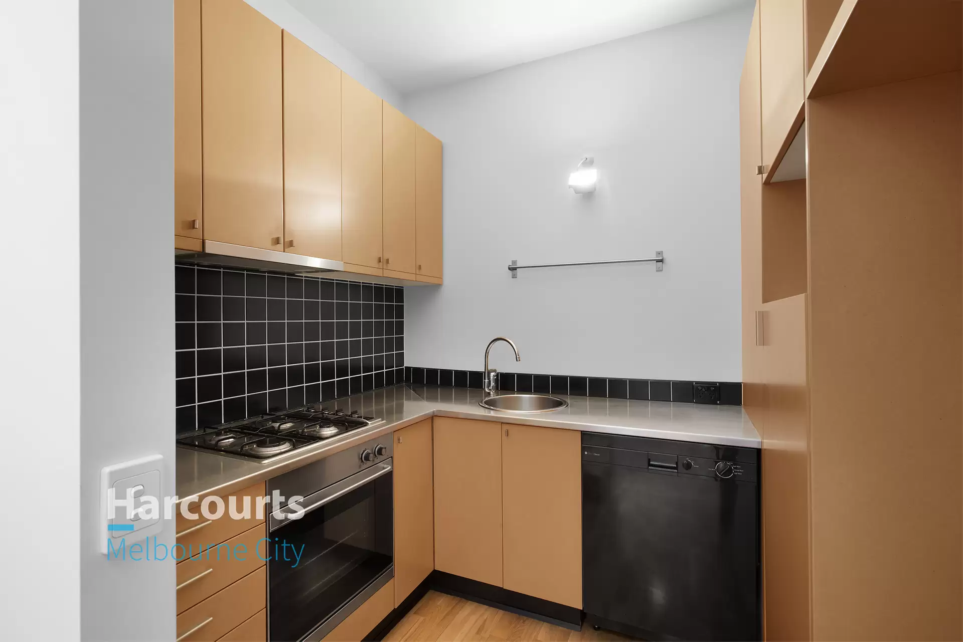 4/94 Dudley Street, West Melbourne Leased by Harcourts Melbourne City - image 1