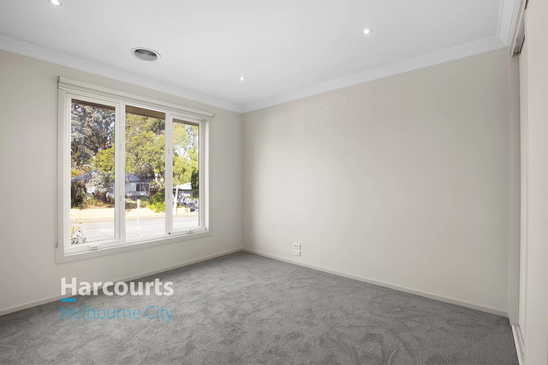 3 Mueller Close, Burwood Leased by Harcourts Melbourne City - image 1