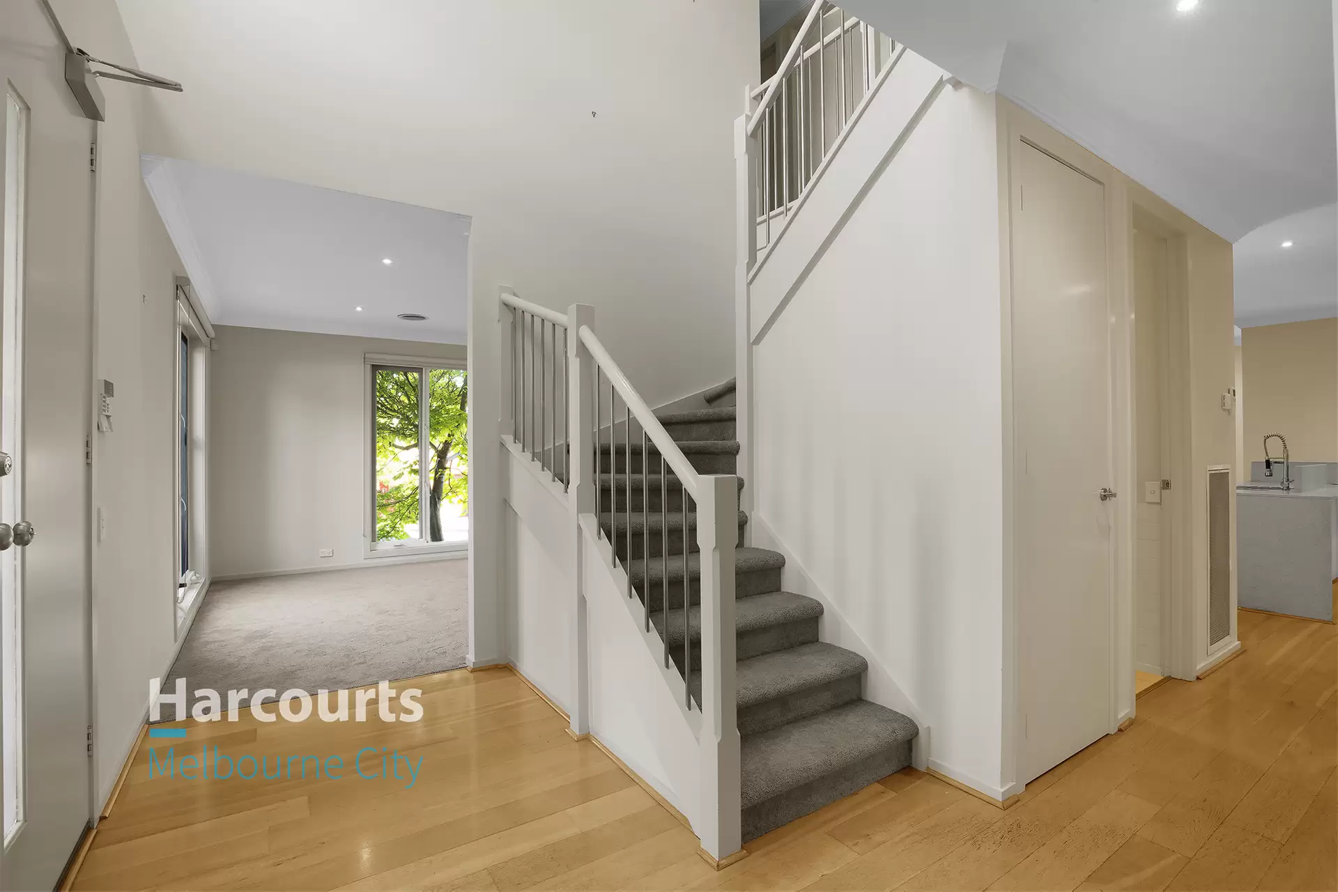 3 Mueller Close, Burwood Leased by Harcourts Melbourne City - image 1