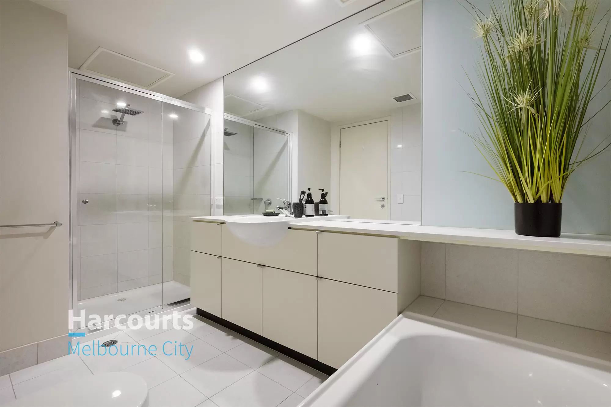 1405/80 Clarendon Street, Southbank Leased by Harcourts Melbourne City - image 6