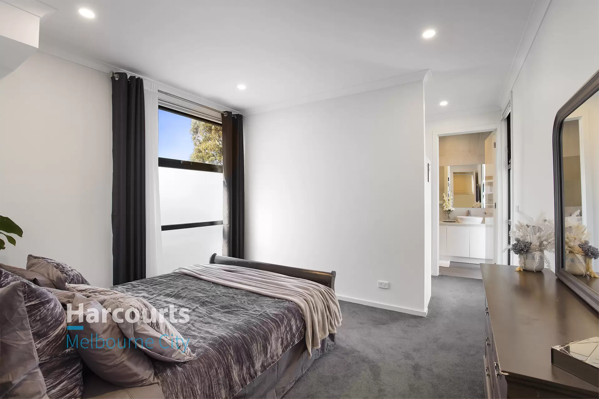 3/36 Ivanhoe Street, Glen Waverley Leased by Harcourts Melbourne City - image 1