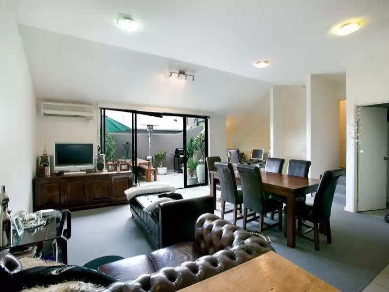 229/3 Hoddle Street, Collingwood Leased by Harcourts Melbourne City - image 3