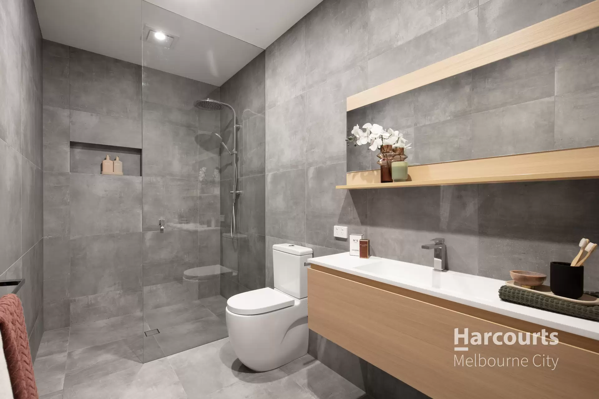 41/201 Wellington Parade South, East Melbourne Sold by Harcourts Melbourne City - image 1