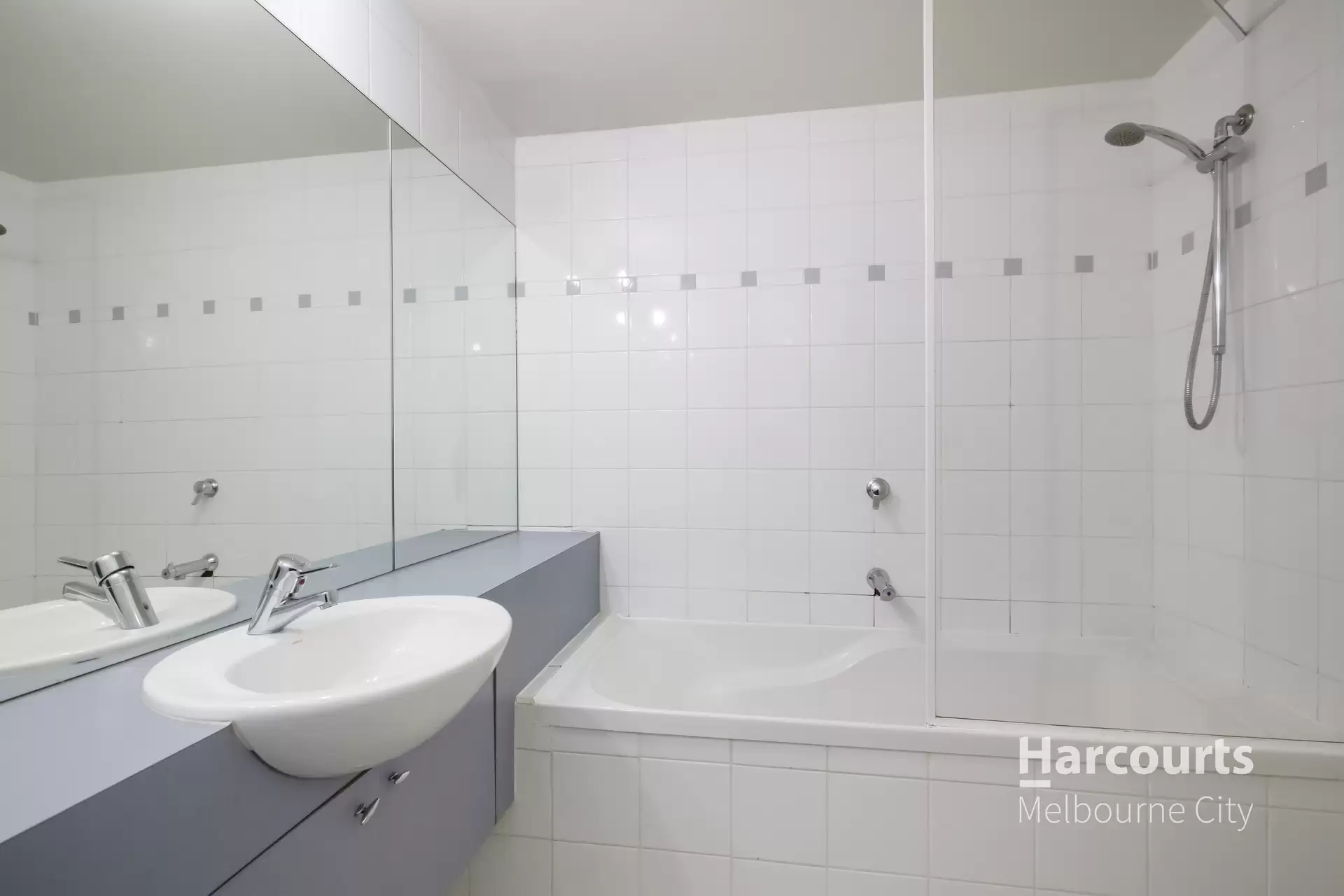3/7 Drewery Lane, Melbourne Leased by Harcourts Melbourne City - image 1