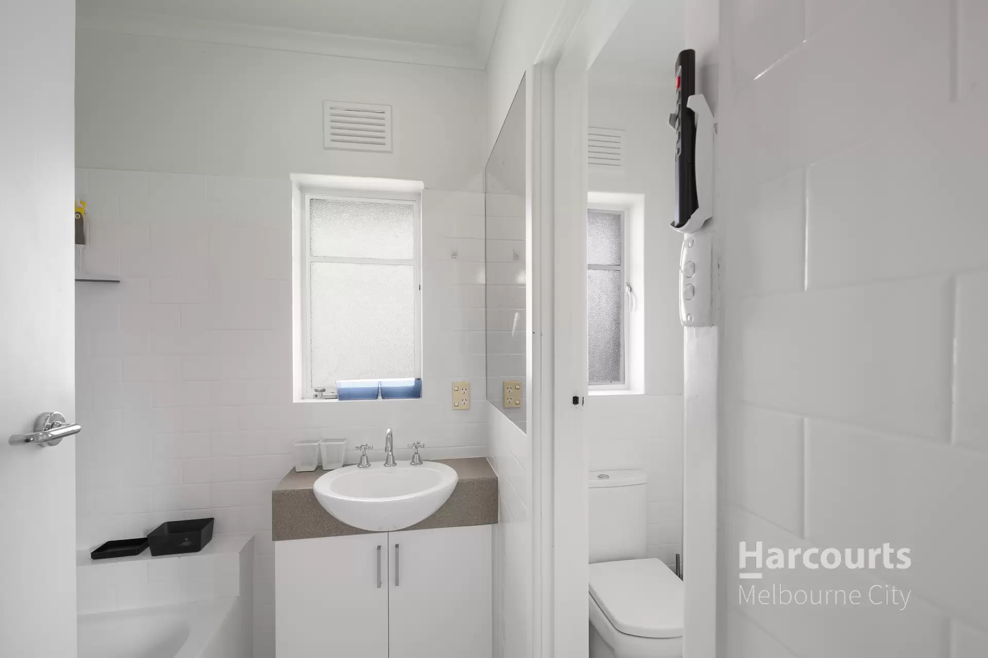 9/98 Park Street, St Kilda West Leased by Harcourts Melbourne City - image 1
