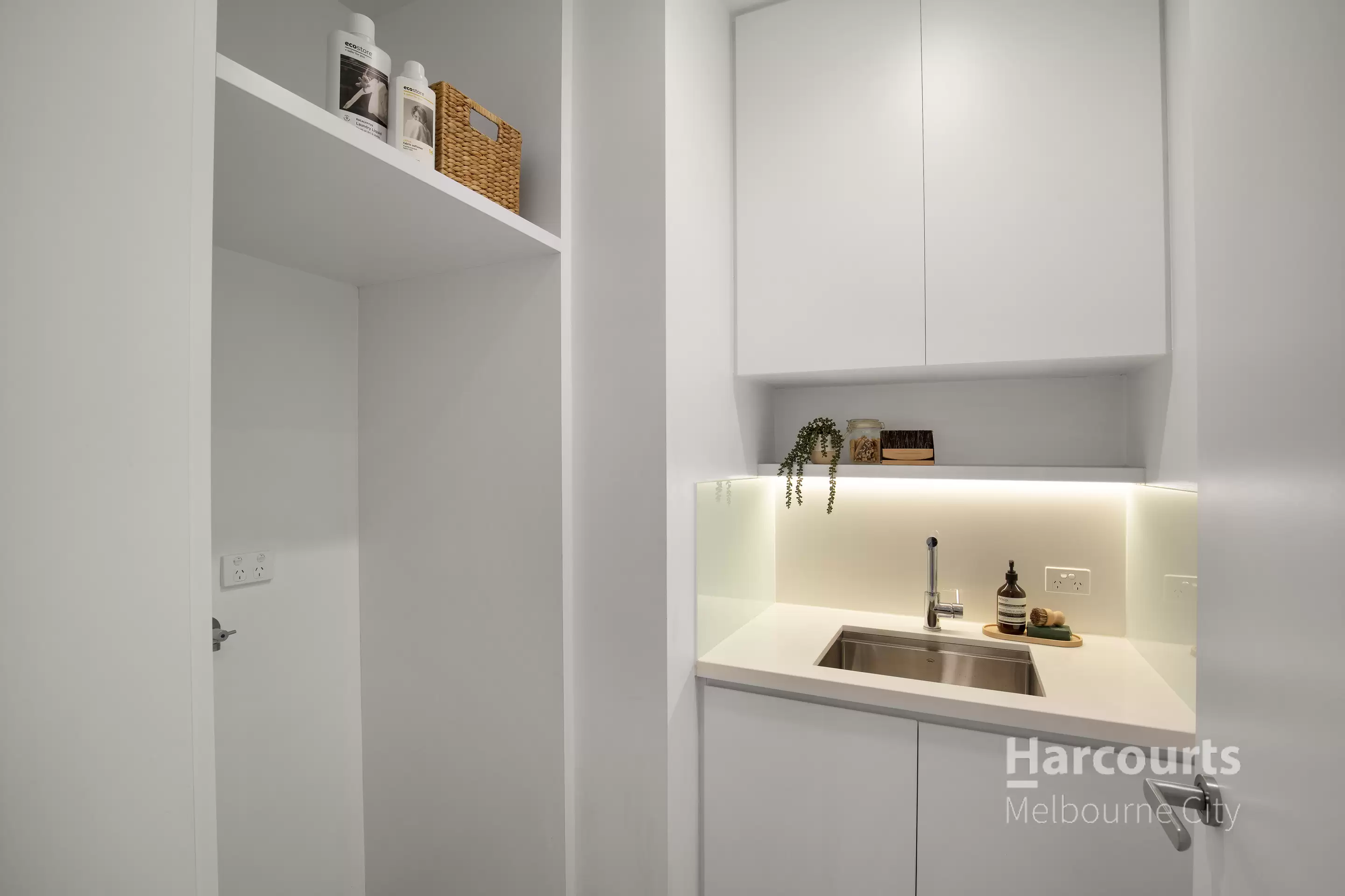 7005/160 Victoria Street, Carlton Sold by Harcourts Melbourne City - image 4
