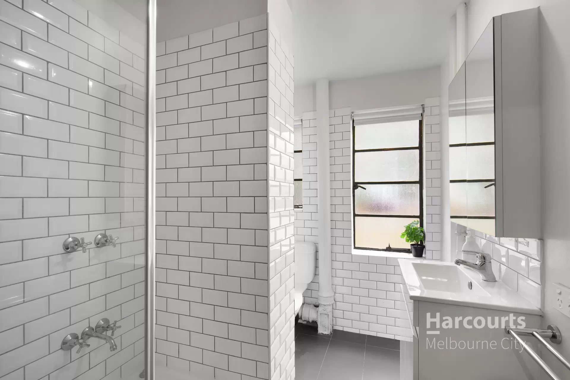 4/2-4 Garden Avenue, East Melbourne Leased by Harcourts Melbourne City - image 1