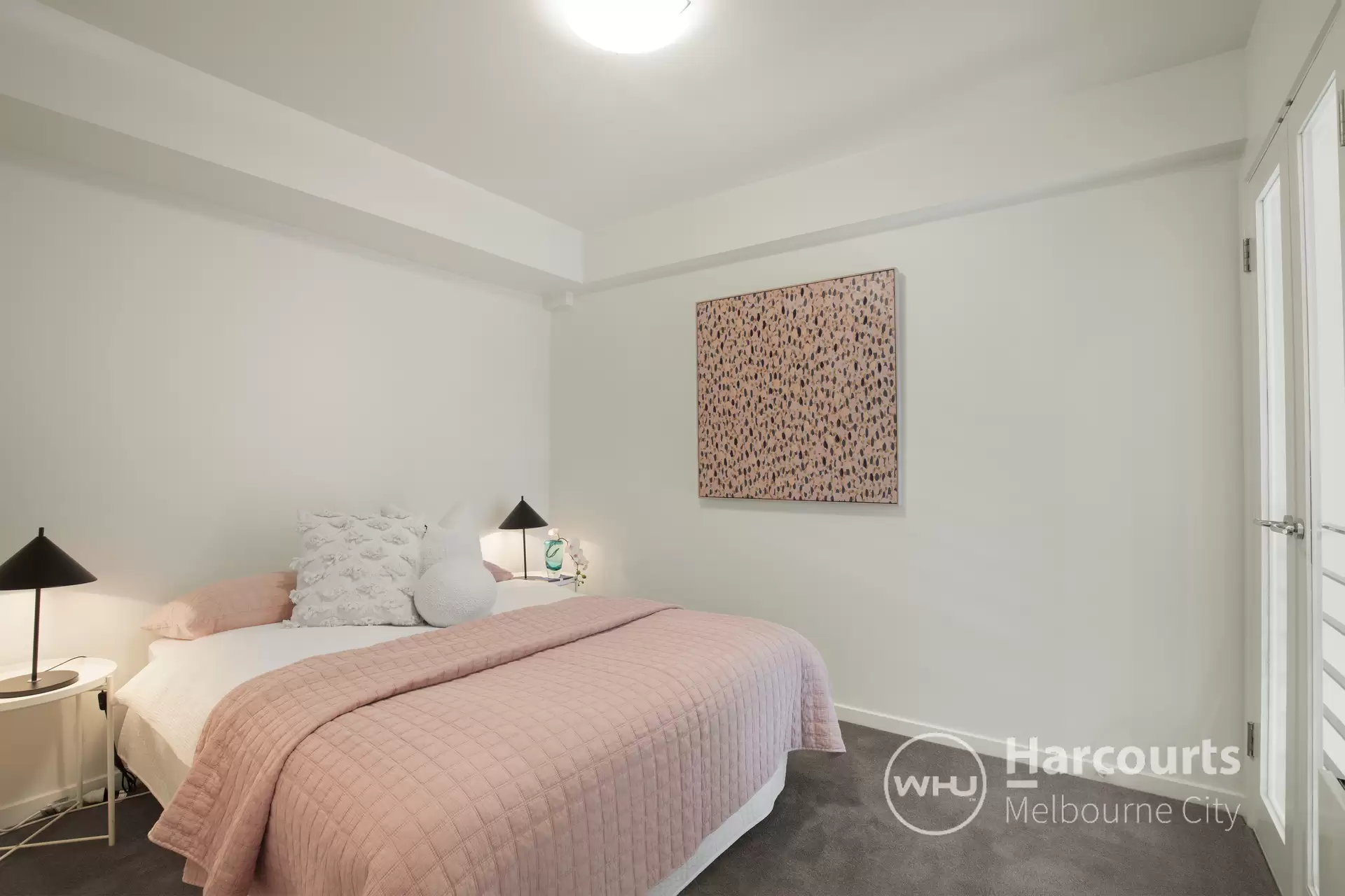 4/392 Russell Street, Melbourne Sold by Harcourts Melbourne City - image 1