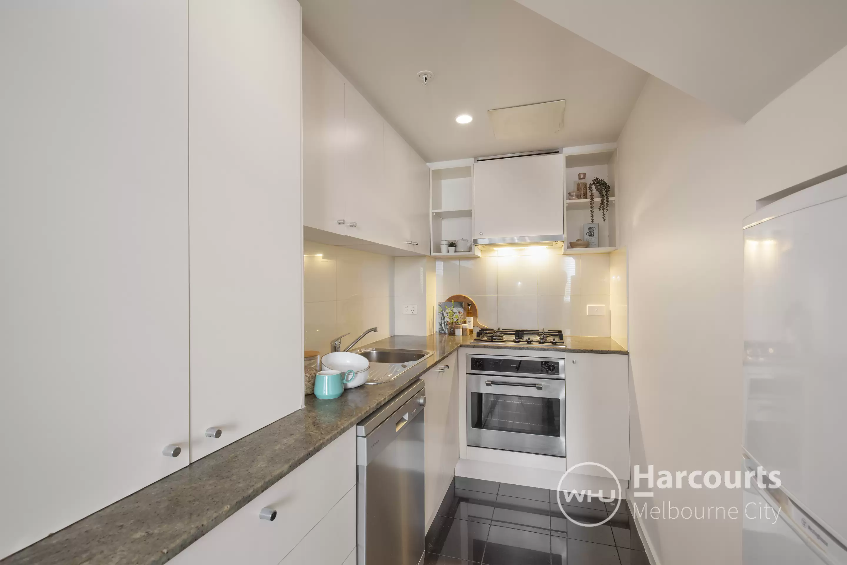 4/392 Russell Street, Melbourne Sold by Harcourts Melbourne City - image 7