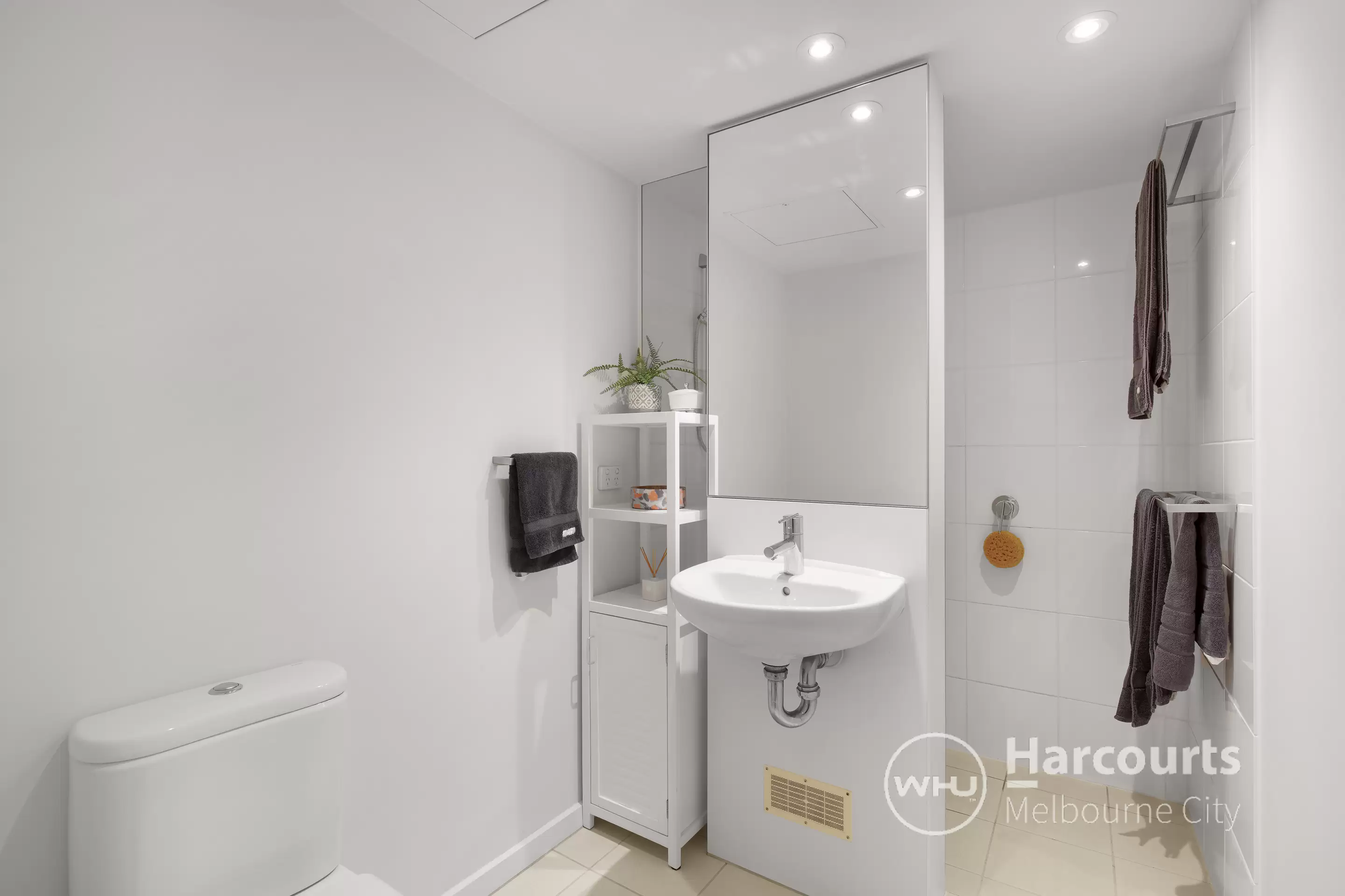 4/61 Mackenzie Street, Melbourne Sold by Harcourts Melbourne City - image 6