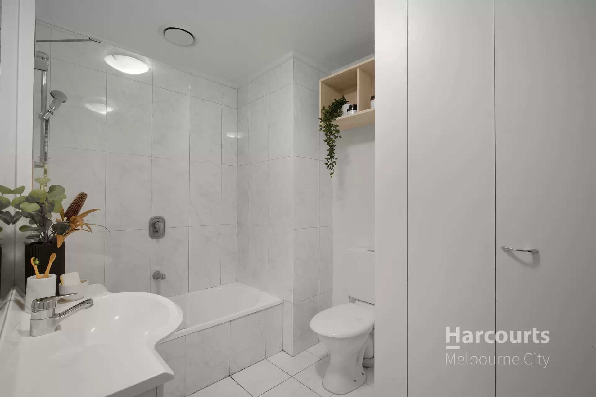 2611/668 Bourke Street, Melbourne Sold by Harcourts Melbourne City - image 1