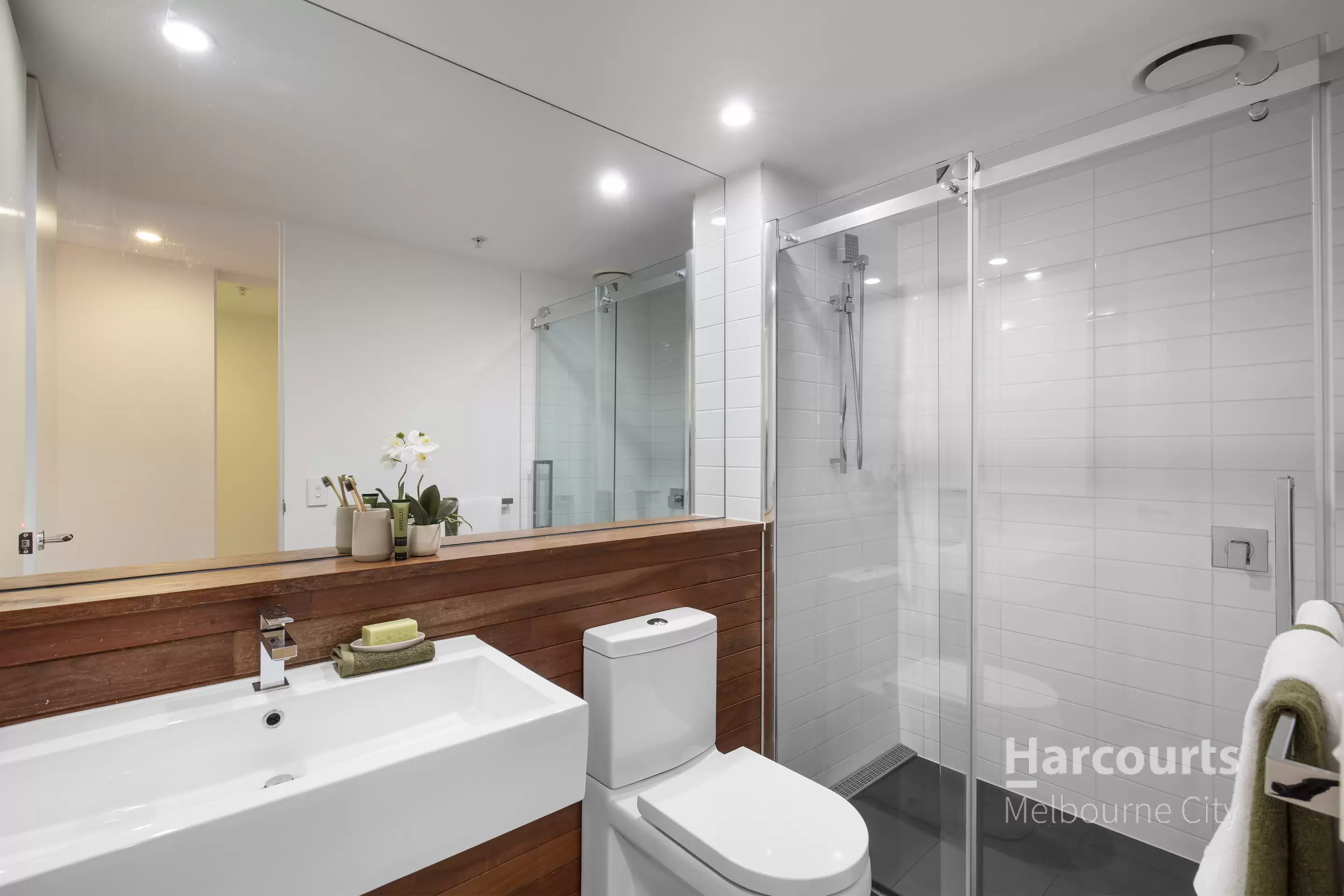 705/18 Russell Place, Melbourne Sold by Harcourts Melbourne City - image 7