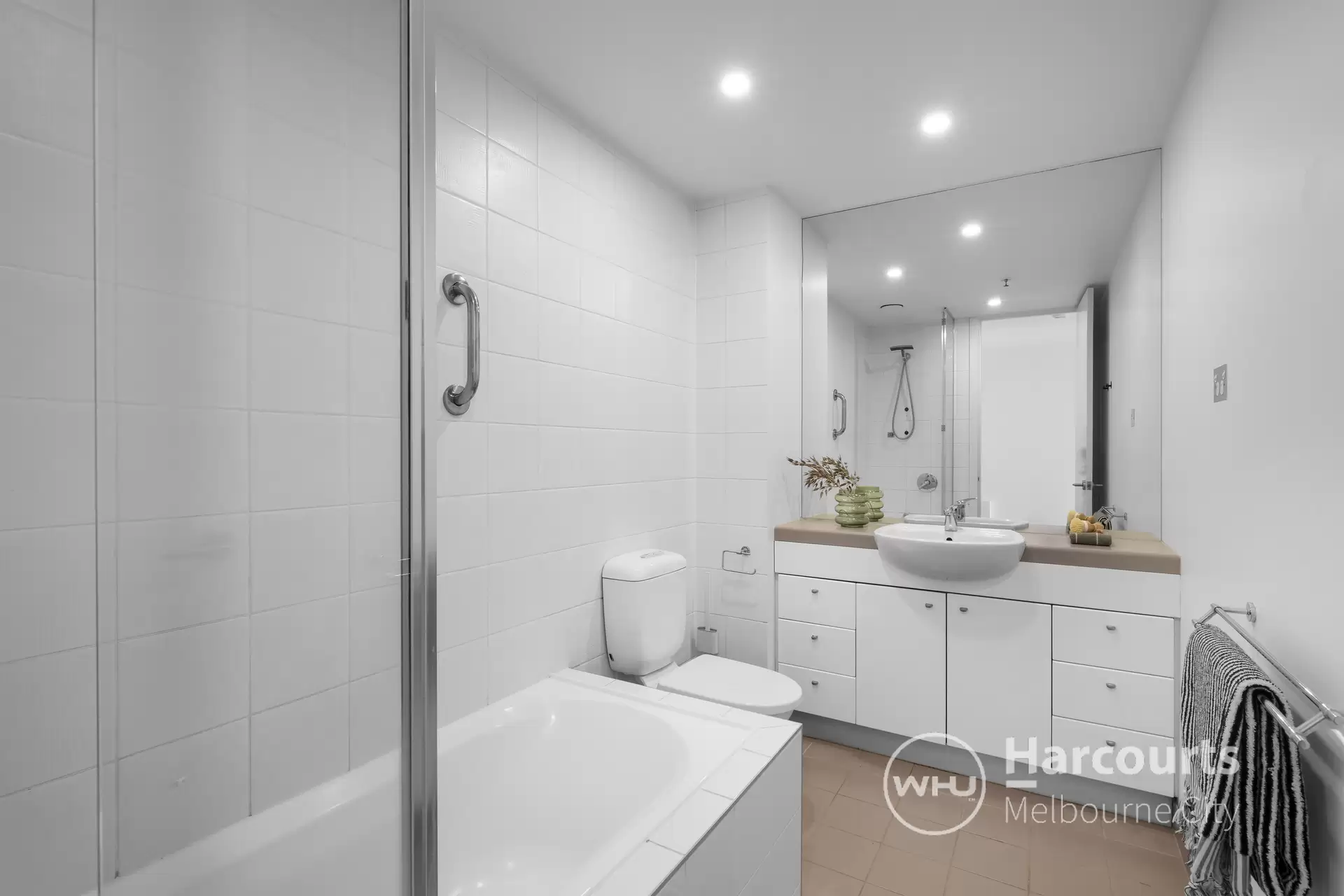 1118/422 Collins Street, Melbourne Sold by Harcourts Melbourne City - image 1