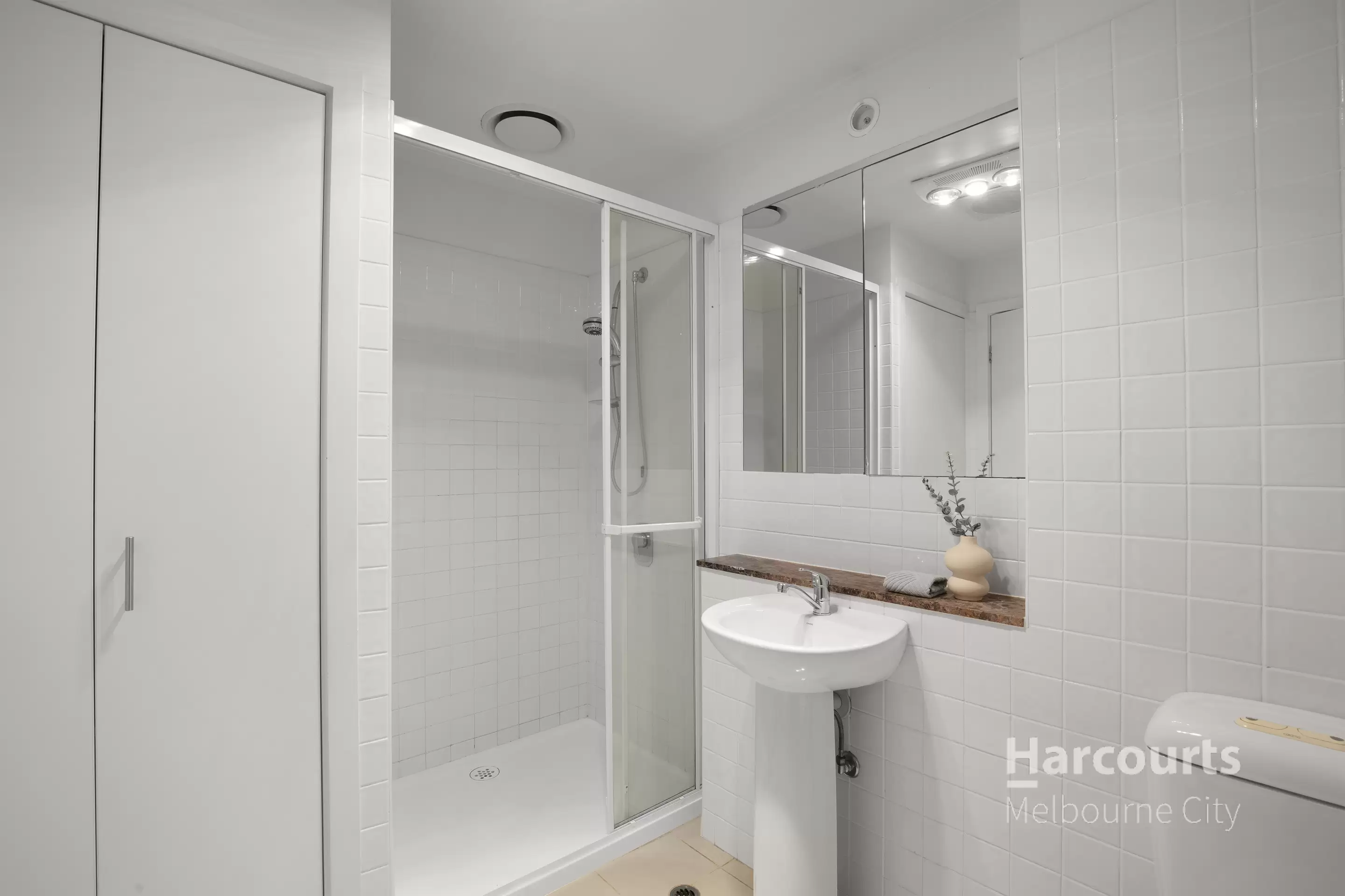 1701/250 Elizabeth Street, Melbourne Sold by Harcourts Melbourne City - image 6