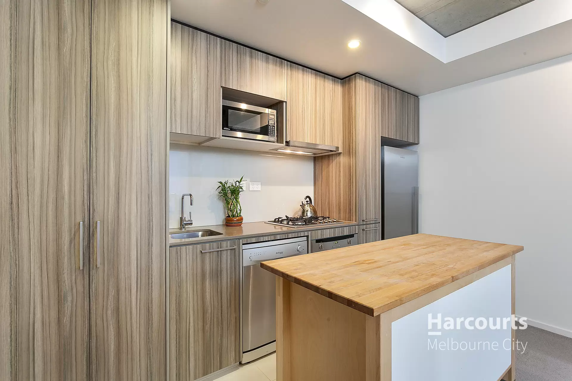 620/17 Singers Lane, Melbourne Leased by Harcourts Melbourne City - image 1
