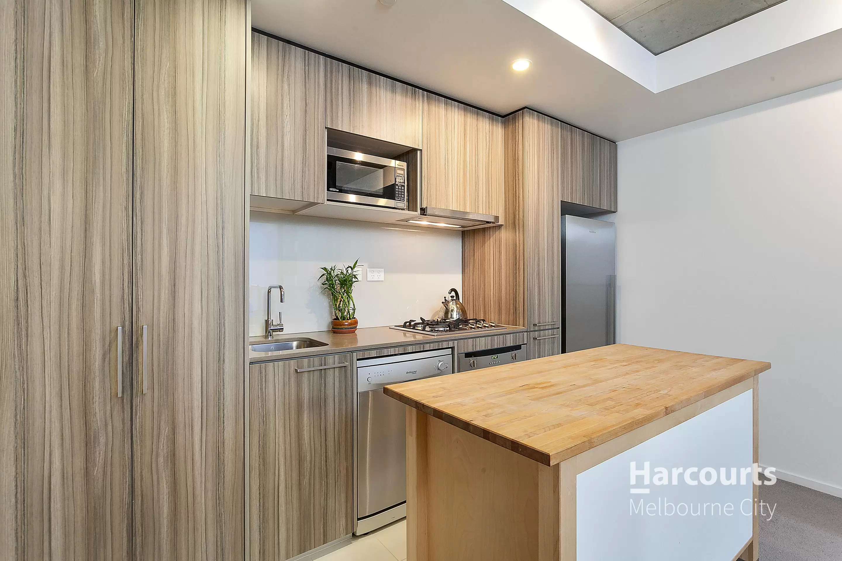 620/17 Singers Lane, Melbourne Leased by Harcourts Melbourne City - image 2