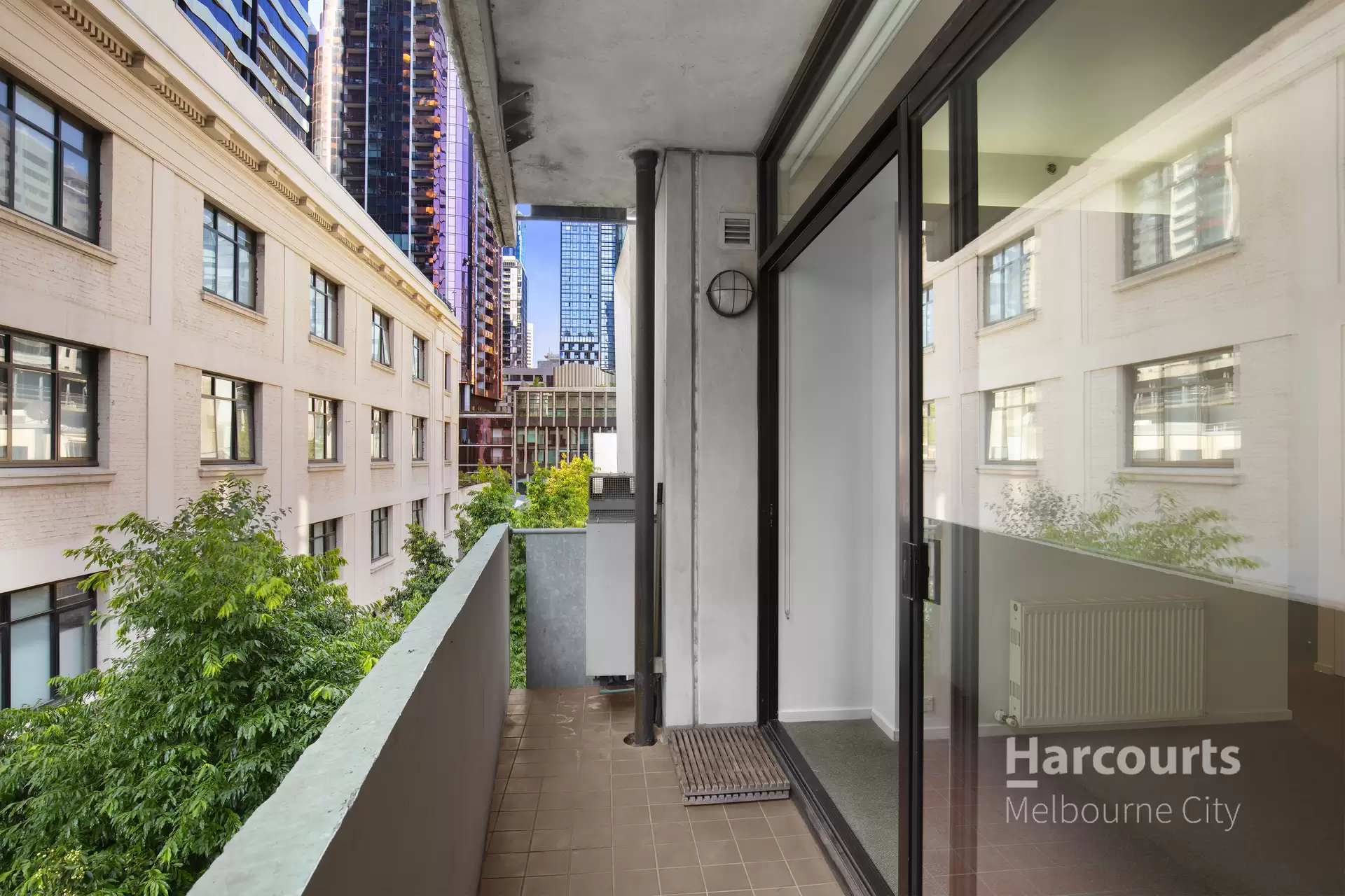 8/181 Franklin Street, Melbourne Leased by Harcourts Melbourne City - image 1