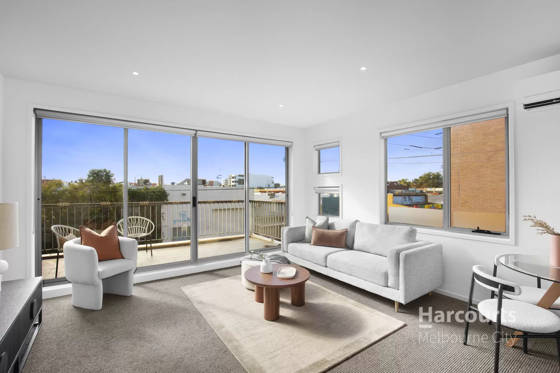 2/208 Albion Street, Brunswick Sold by Harcourts Melbourne City - image 1