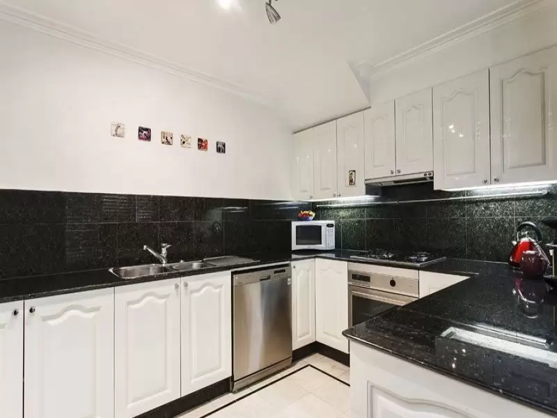 3/388-390 Victoria Parade, East Melbourne Leased by Harcourts Melbourne City - image 2