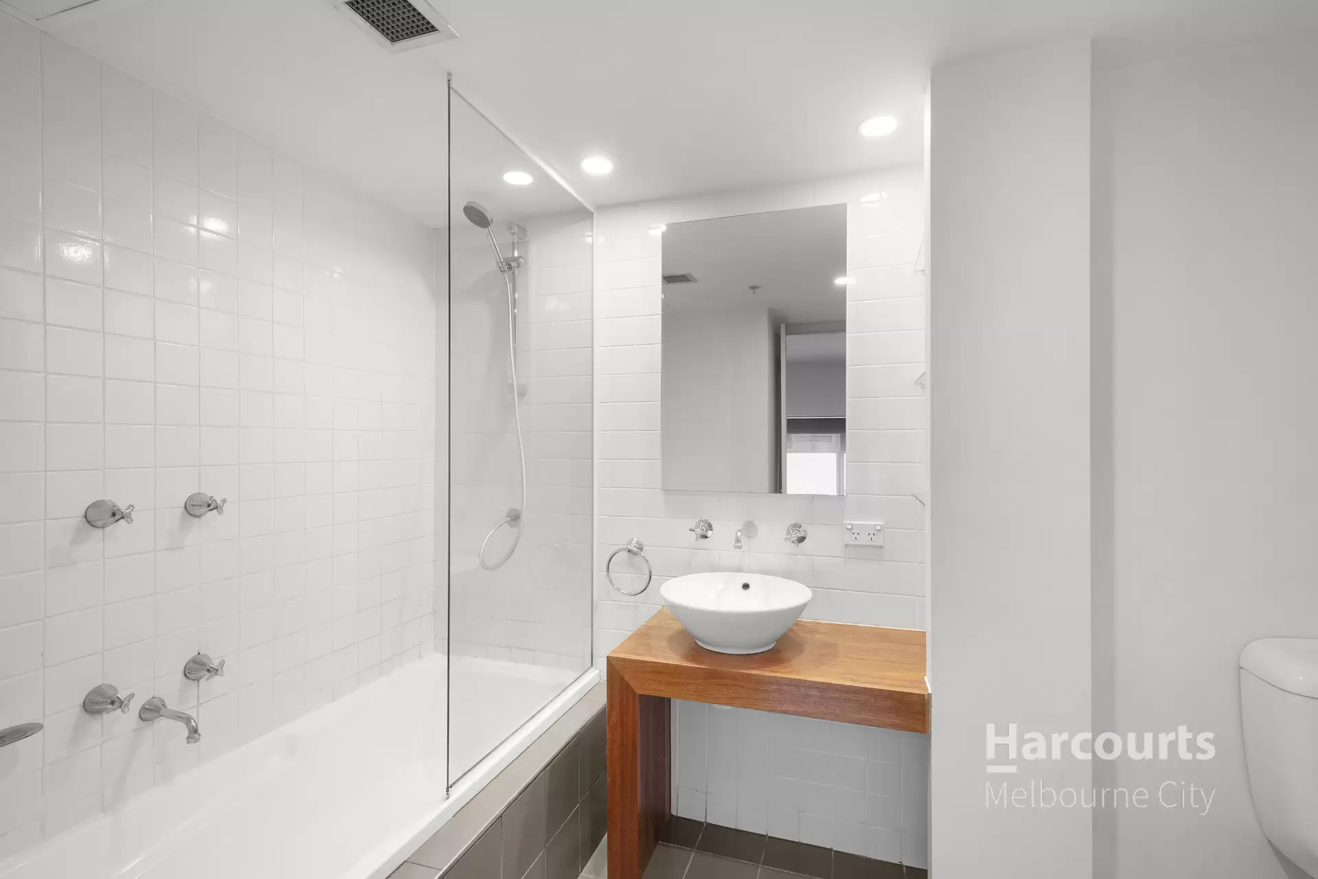 108/166 Wellington Parade, East Melbourne Leased by Harcourts Melbourne City - image 1