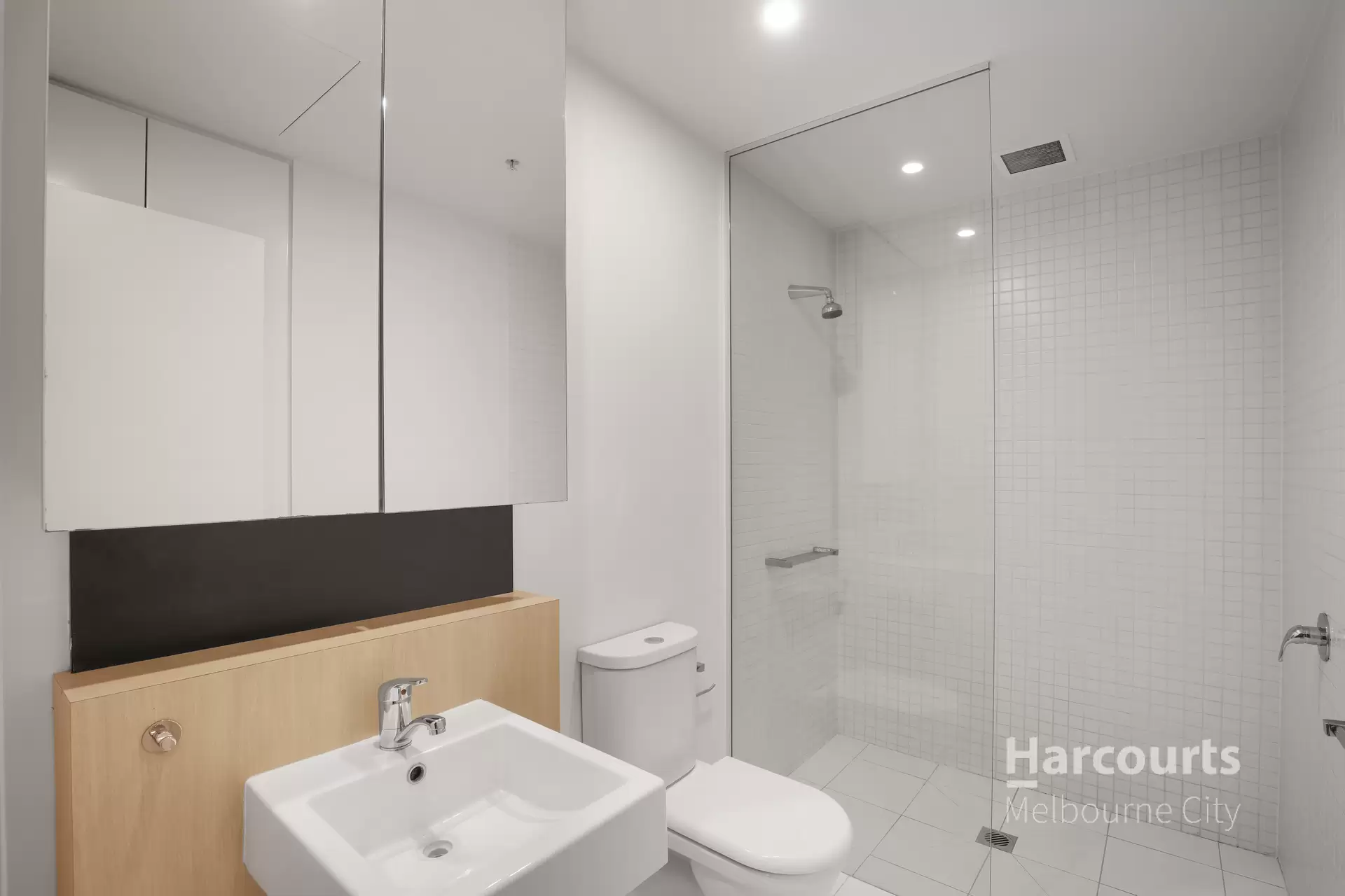 215/63 Acland Street, St Kilda Leased by Harcourts Melbourne City - image 1