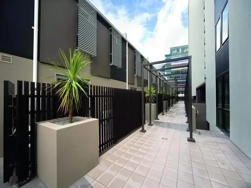 16/801 Bourke Street, Docklands Leased by Harcourts Melbourne City - image 10