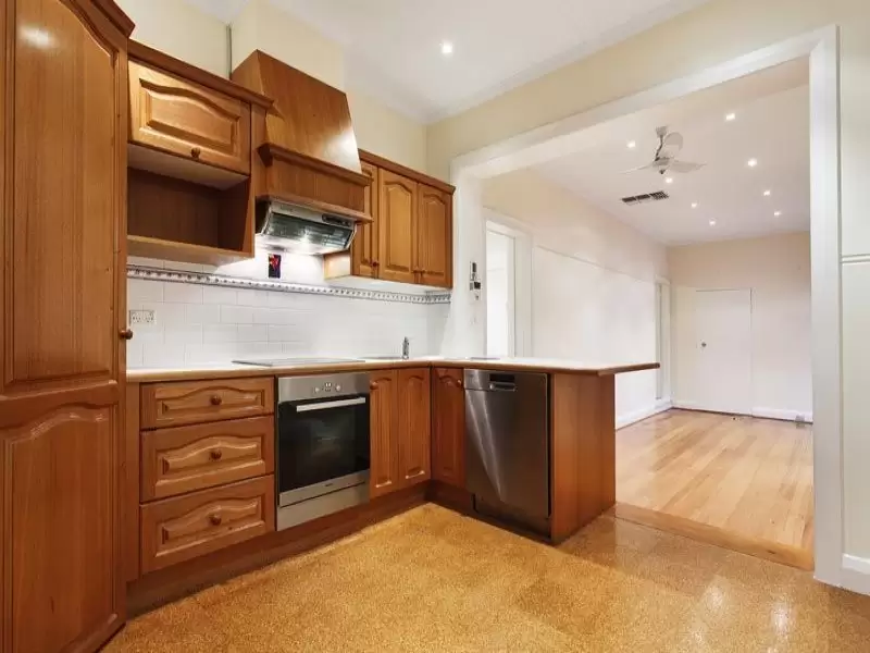 61 Thomas Street, Hampton Leased by Harcourts Melbourne City - image 1