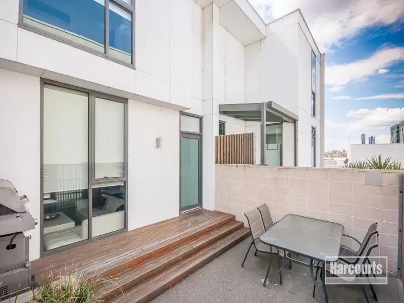 230/117 Studio Lane, Docklands Leased by Harcourts Melbourne City - image 7
