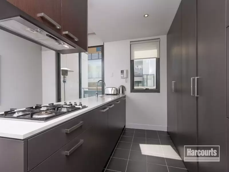 230/117 Studio Lane, Docklands Leased by Harcourts Melbourne City - image 2