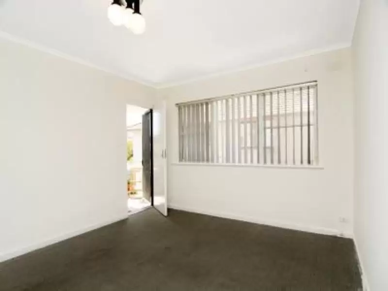 5/4 Marriott Street, St Kilda Leased by Harcourts Melbourne City - image 1