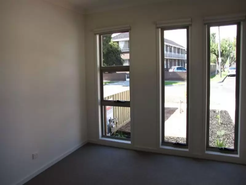 5 Oldfield Street, Sunshine West Leased by Harcourts Melbourne City - image 4