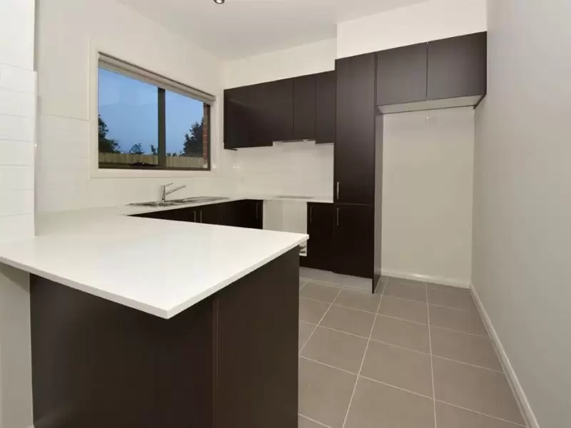 2/19 Rockbank Road, Ardeer Leased by Harcourts Melbourne City - image 3