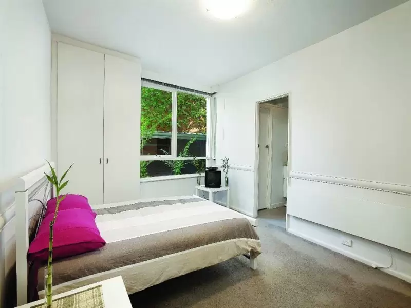 10/25 Hotham Street, East Melbourne Leased by Harcourts Melbourne City - image 1