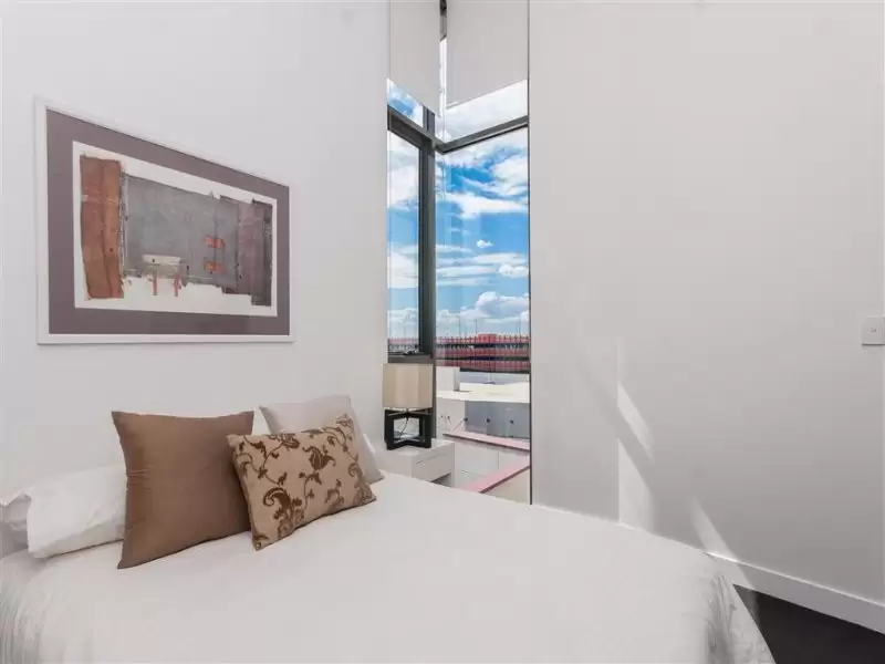 230/117 Studio Lane, Docklands Leased by Harcourts Melbourne City - image 8