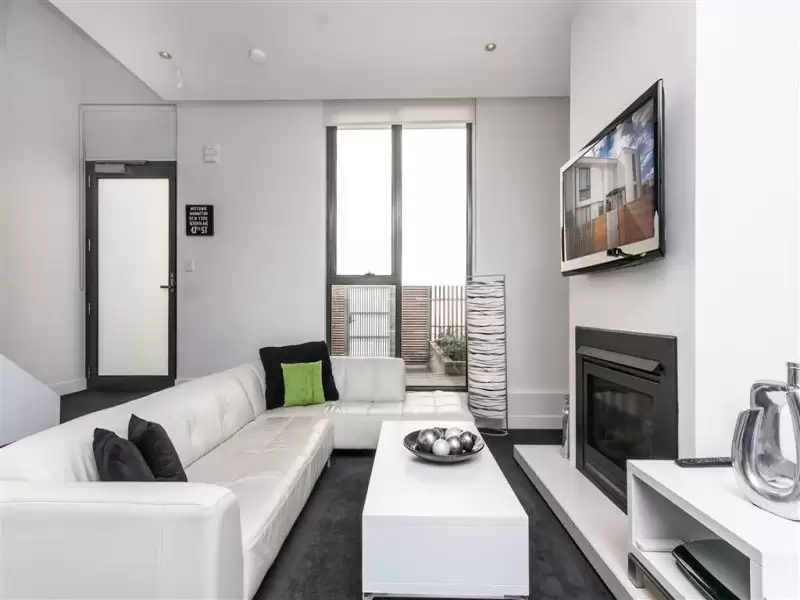 230/117 Studio Lane, Docklands Leased by Harcourts Melbourne City - image 2