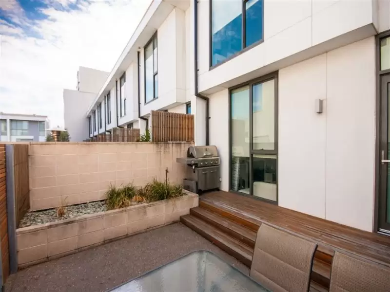 230/117 Studio Lane, Docklands Leased by Harcourts Melbourne City - image 10