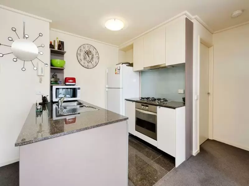 39/100 Kavanagh Street, Southbank Leased by Harcourts Melbourne City - image 2