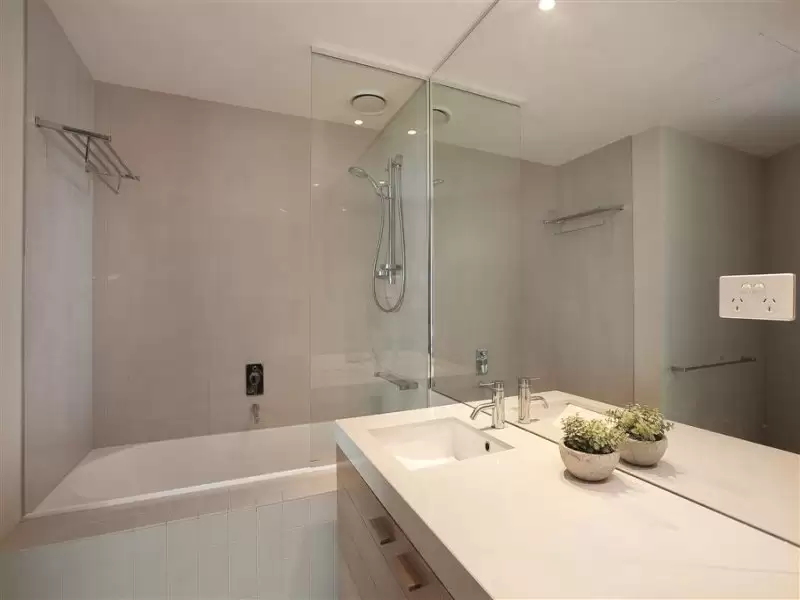 1302/2 New Quay Promenade, Docklands Leased by Harcourts Melbourne City - image 3